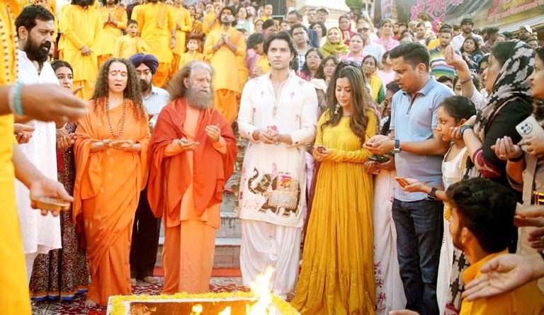 चौथे सप्ताह में पहुंची ‘कृष्णावतारम पार्ट 1-द हार्ट’, कलाकारों ने हरिद्वार और ऋषिकेश में लिया संतों का आशीर्वाद